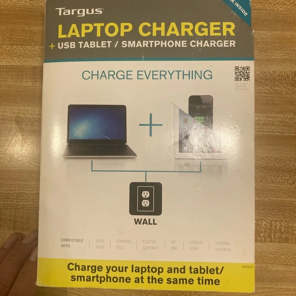 Targus APA32US Laptop Charger With USB Fast Charging Port